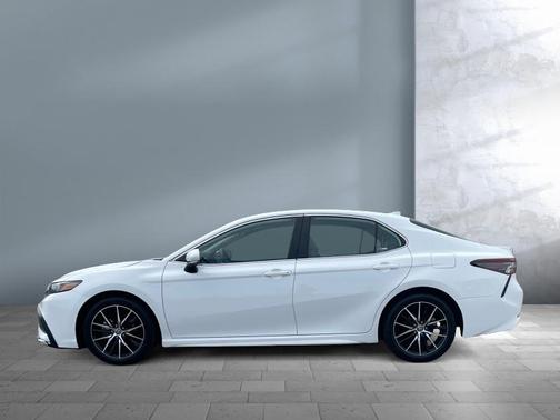 Ice Cap 2023 Toyota Camry SE