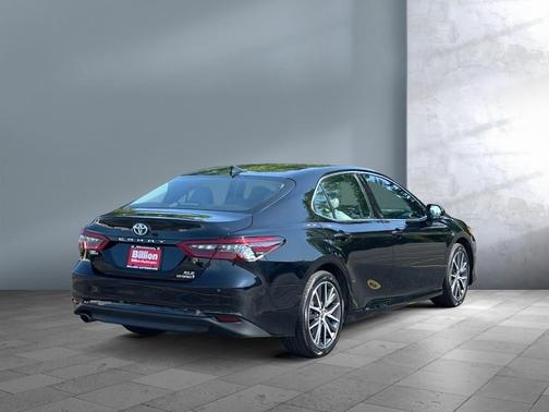 2023 Toyota Camry Hybrid XLE