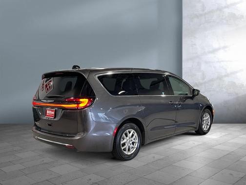 2023 Chrysler Pacifica Touring-L