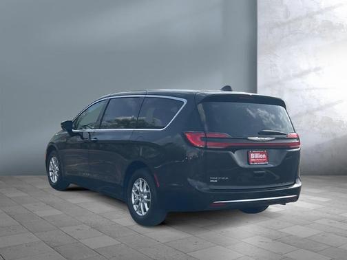2023 Chrysler Pacifica Touring-L