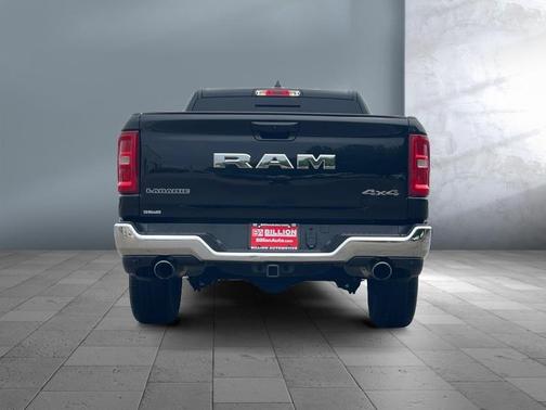 Diamond Black Crystal Pearlcoat 2025 RAM 1500 Laramie