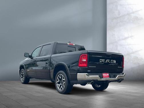 Diamond Black Crystal Pearlcoat 2025 RAM 1500 Laramie