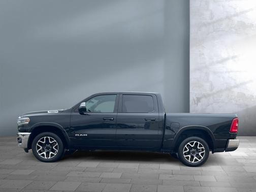 Diamond Black Crystal Pearlcoat 2025 RAM 1500 Laramie