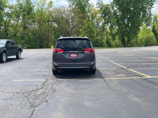 2018 Chrysler Pacifica Hybrid Touring L