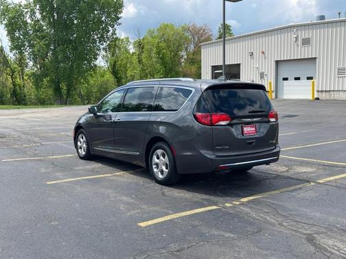 2018 Chrysler Pacifica Hybrid Touring L