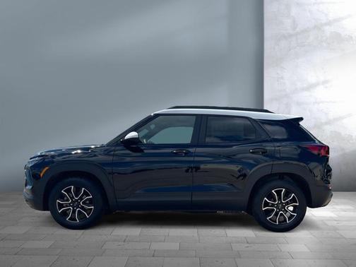Mosaic Black Metallic 2026 Chevrolet Trailblazer ACTIV