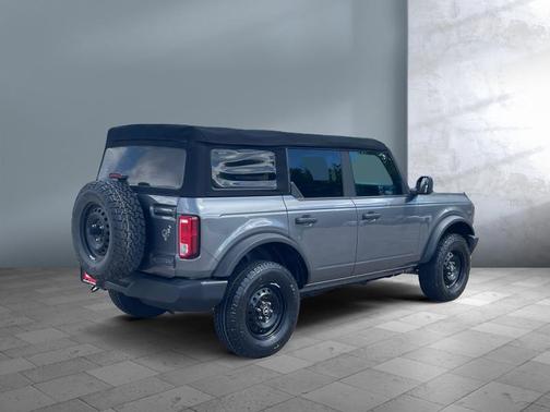 Carbonized Gray Metallic 2022 Ford Bronco Base