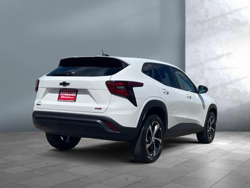Summit White 2026 Chevrolet Trax FWD 1RS