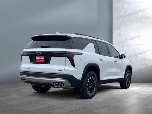 Polar White Tricoat 2026 Chevrolet Traverse AWD Z71