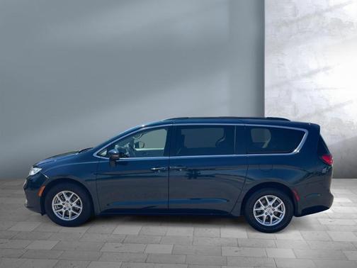 Fathom Blue Pearlcoat 2022 Chrysler Pacifica Touring L