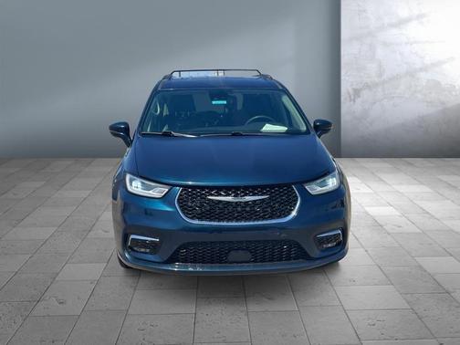 Fathom Blue Pearlcoat 2022 Chrysler Pacifica Touring L
