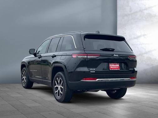 Diamond Black Crystal Pearlcoat 2023 Jeep Grand Cherokee Limited