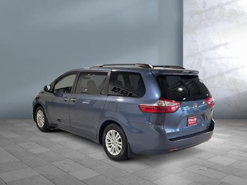2017 Toyota Sienna XLE