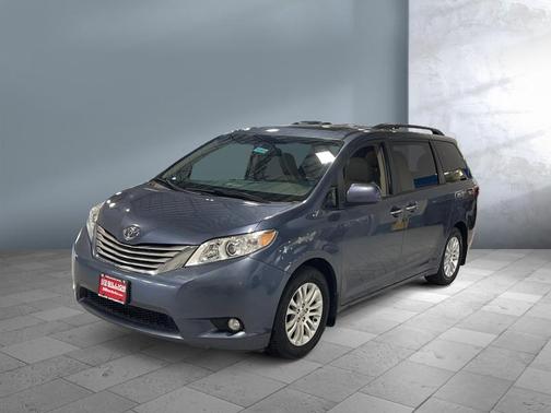 2017 Toyota Sienna XLE