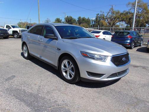 2015 Ford Taurus SE