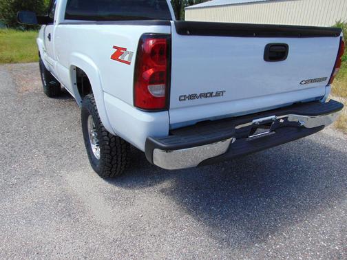 Summit White 2004 Chevrolet Silverado 2500 LS H/D