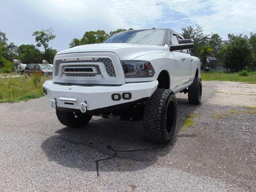 Bright White Clearcoat 2014 RAM 2500 SLT