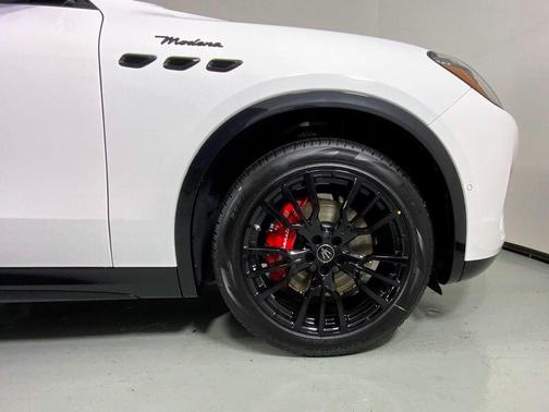 Bianco 2025 Maserati Grecale Modena