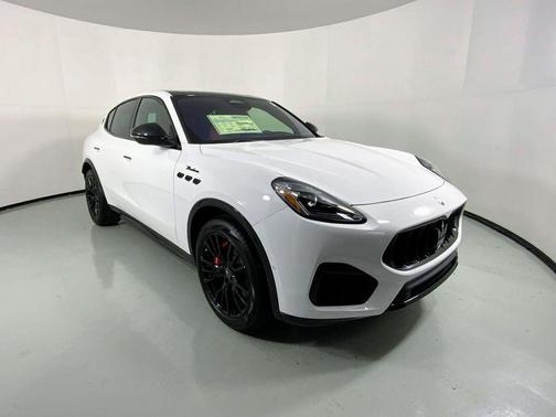 Bianco 2025 Maserati Grecale Modena