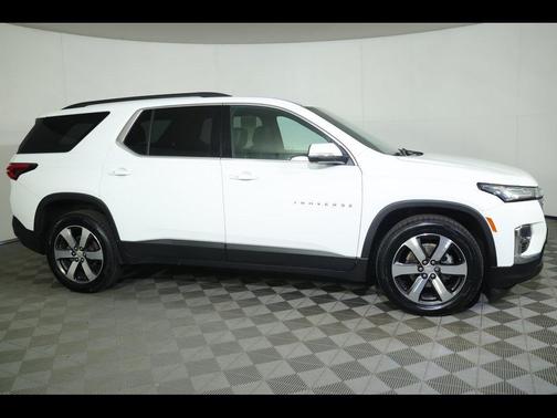 2022 Chevrolet Traverse LT Leather
