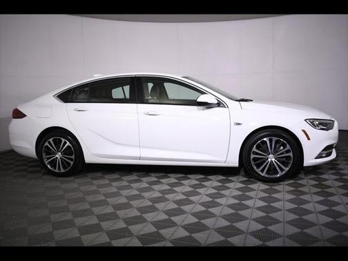 2019 Buick Regal Sportback AWD Essence