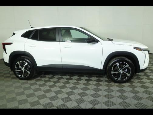 Summit White 2024 Chevrolet Trax FWD 1RS