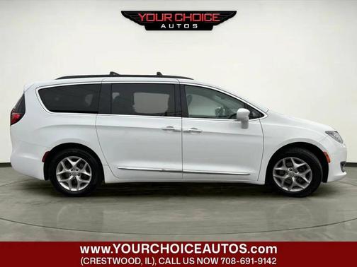 Bright White Clearcoat 2017 Chrysler Pacifica Touring-L