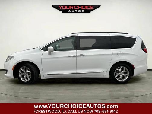 Bright White Clearcoat 2017 Chrysler Pacifica Touring-L