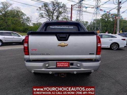 Sheer Silver Metallic 2011 Chevrolet Avalanche 4WD Crew Cab LS