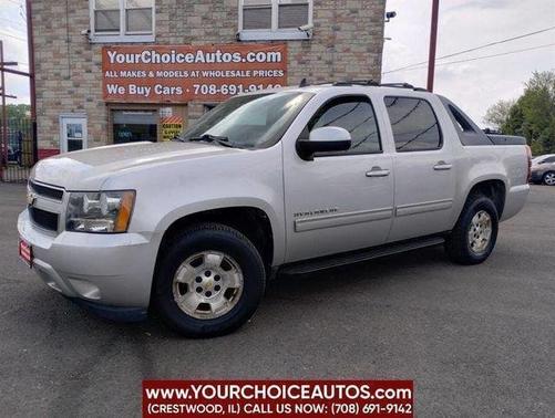 Sheer Silver Metallic 2011 Chevrolet Avalanche 4WD Crew Cab LS