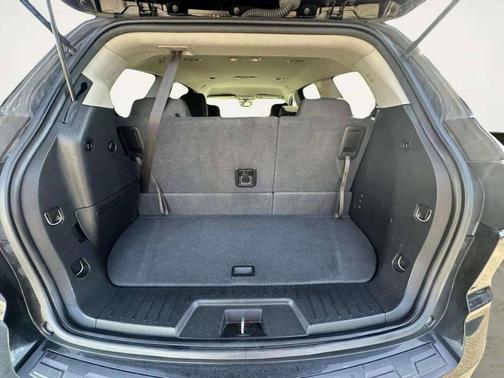 Mosaic Black Metallic 2017 Chevrolet Traverse 2LT