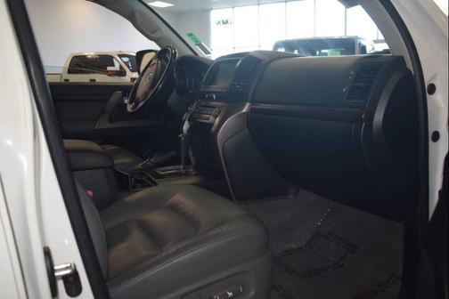 Super White 2010 Toyota Land Cruiser Base