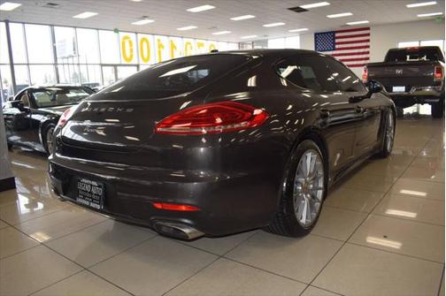 2016 Porsche Panamera 4 Edition