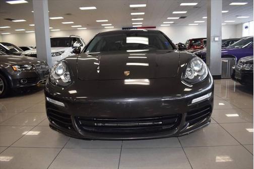 2016 Porsche Panamera 4 Edition
