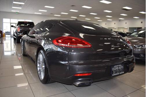 2016 Porsche Panamera 4 Edition