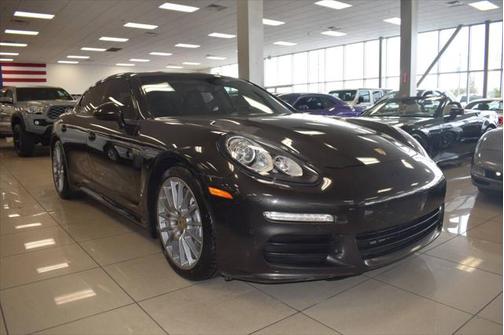 2016 Porsche Panamera 4 Edition