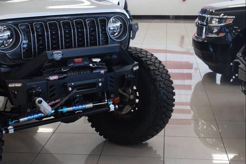 Silver Zynith Clearcoat 2022 Jeep Gladiator Willys 4x4
