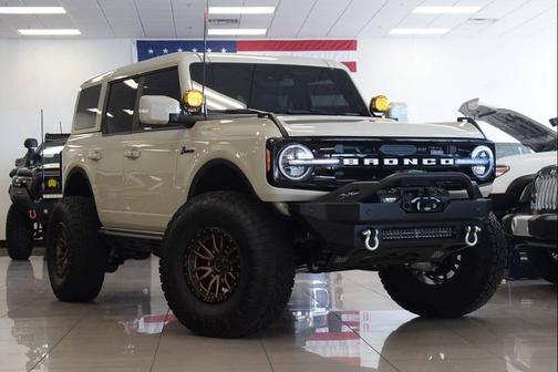 Desert Sand 2025 Ford Bronco Outer Banks