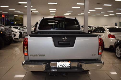 Photo 5 of 42 of 2019 Nissan Frontier SV