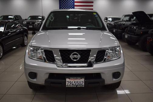 Photo 2 of 42 of 2019 Nissan Frontier SV
