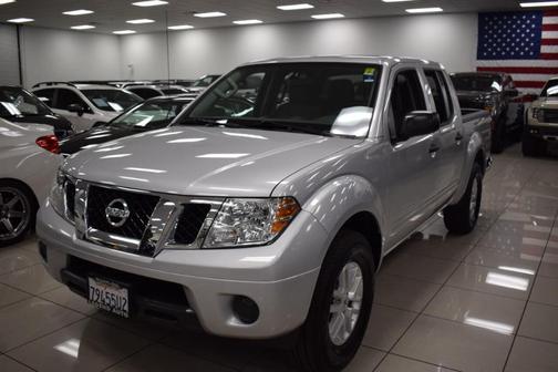 Photo 3 of 42 of 2019 Nissan Frontier SV