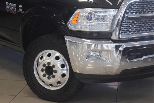 2017 RAM 3500 Laramie Crew Cab 4x4 8' Box