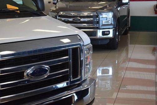 Oxford White 2014 Ford E350 Super Duty XLT