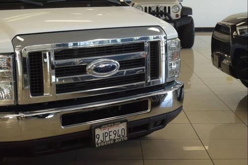 Oxford White 2014 Ford E350 Super Duty XLT