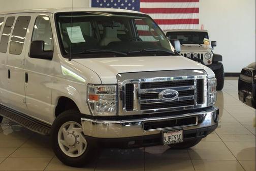Oxford White 2014 Ford E350 Super Duty XLT