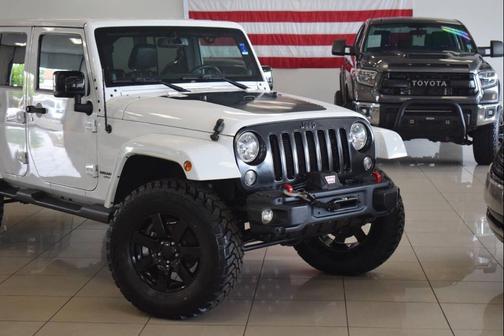 Bright White Clearcoat 2014 Jeep Wrangler Unlimited Altitude