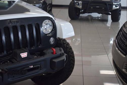 Bright White Clearcoat 2014 Jeep Wrangler Unlimited Altitude
