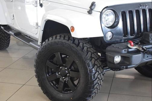 Bright White Clearcoat 2014 Jeep Wrangler Unlimited Altitude