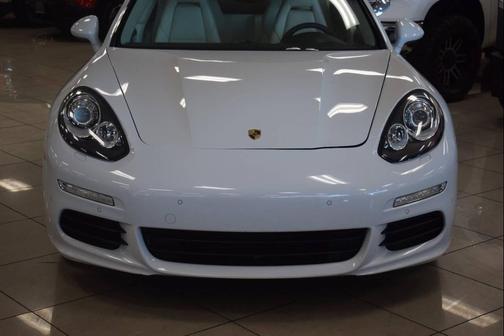 2016 Porsche Panamera 4 Edition