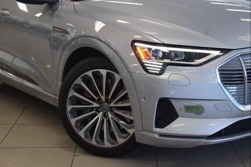 Florett Silver Metallic 2019 Audi e-tron Premium Plus